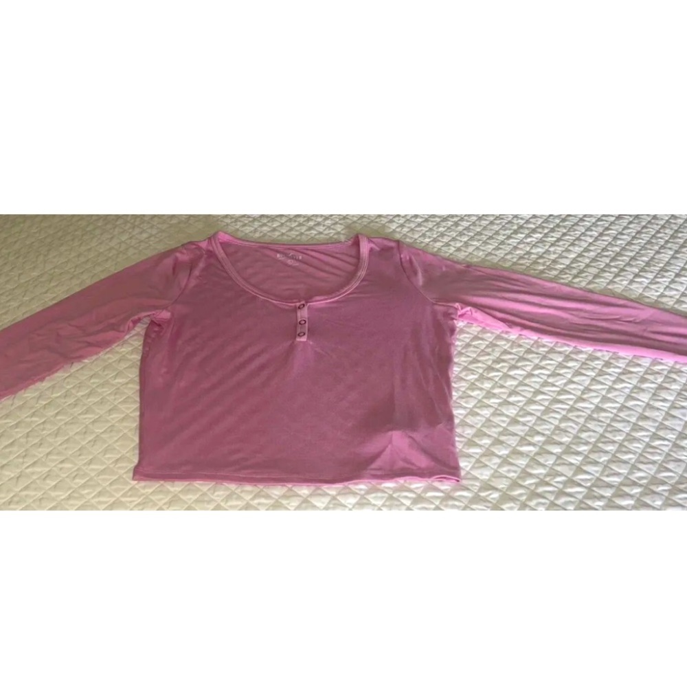 Hollister Must Have Collection Pink Long Sleeve Tee Shirt Large Women’s Buttons